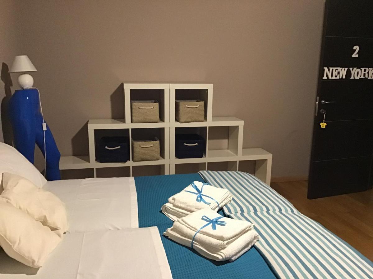 Camera Matrimoniale/Doppia con Letti Singoli con Bagno in Comune