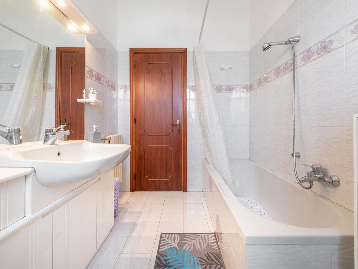 Camera Matrimoniale con Bagno in Comune