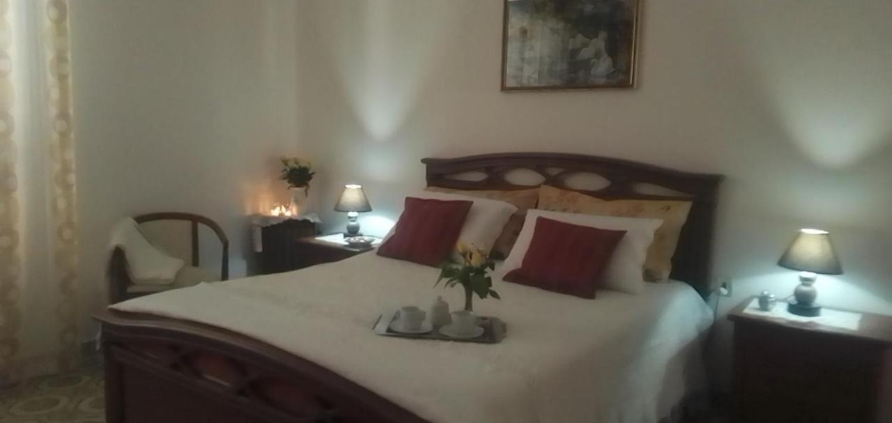 Camera Matrimoniale/Doppia con Letti Singoli con Bagno Privato Esterno