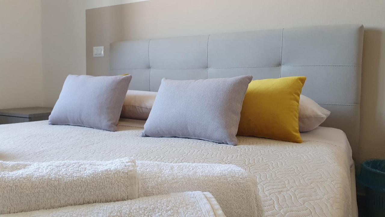 Deluxe Double Room (2 Adults + 1 Child),1095638811:JPEG