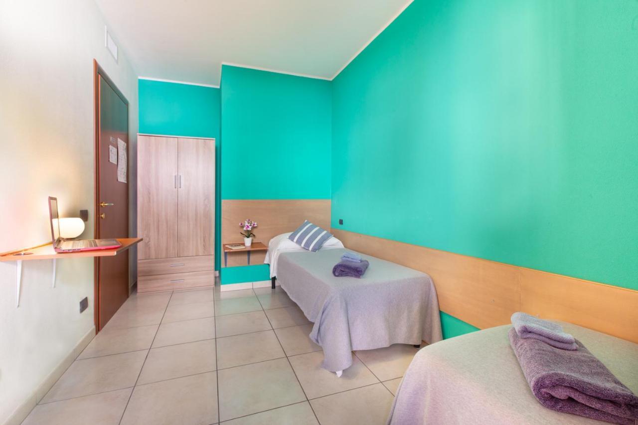 Zweibettzimmer mit Balkon