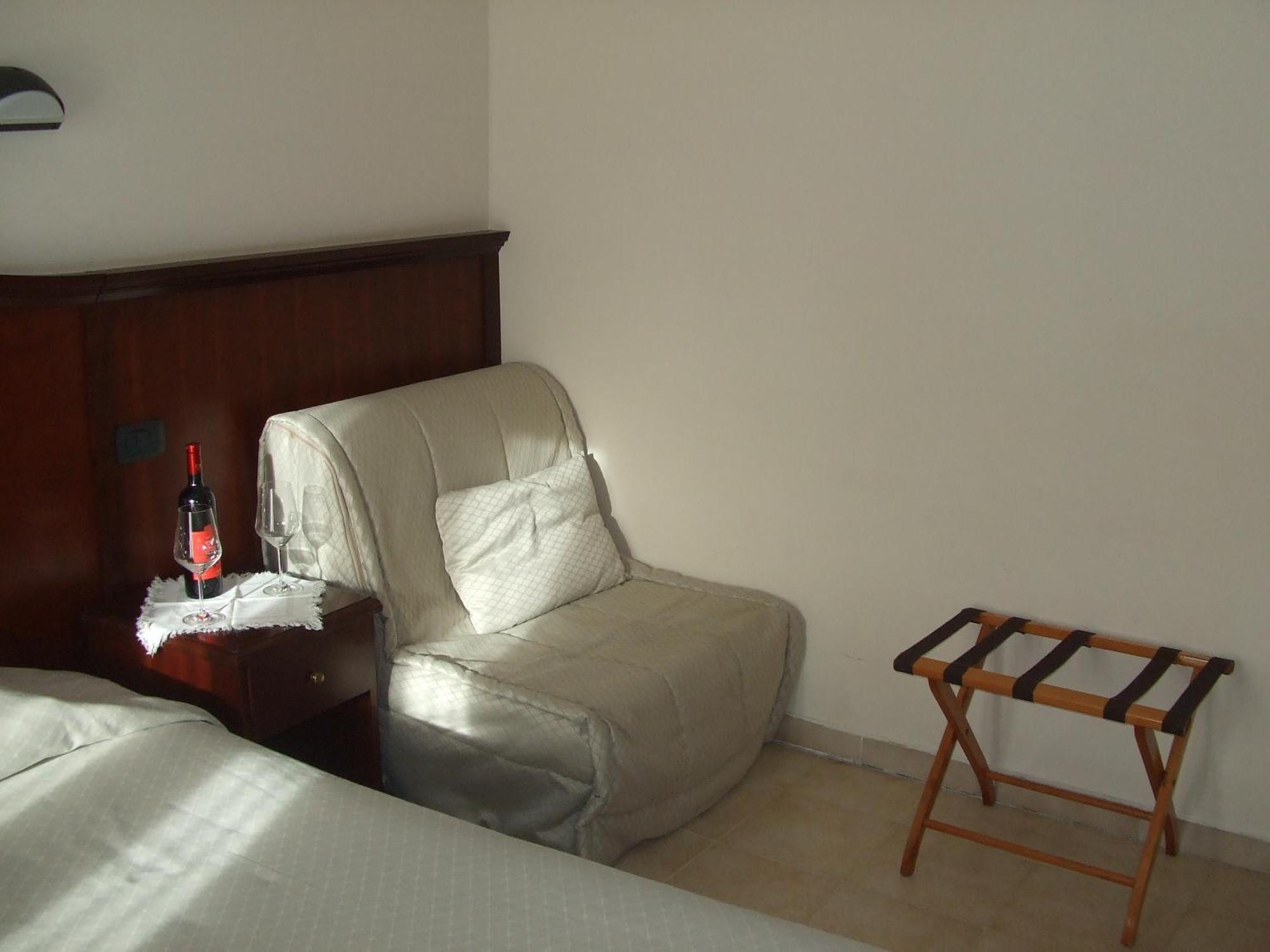 Double or Twin Room,683336820:JPEG
