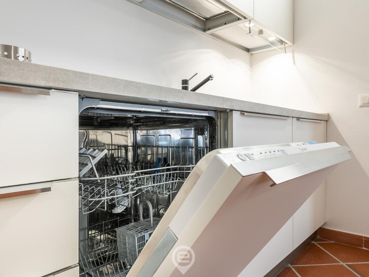 One-Bedroom Apartment,1230753092:JPEG