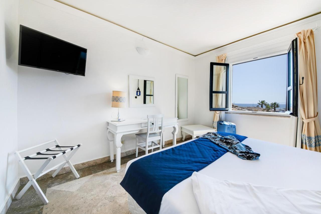 Double or Twin Room with Sea View,1589125707:JPEG