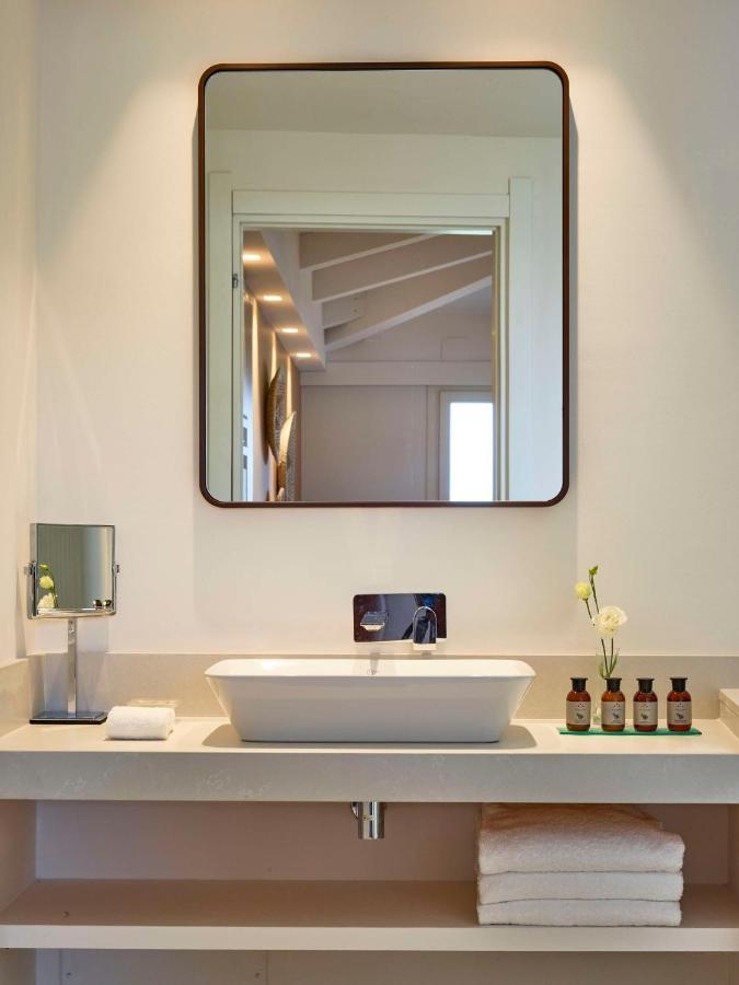 Deluxe King Room Lagoon View