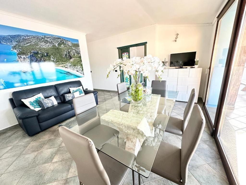 Three-Bedroom Apartment Terrace Sea View