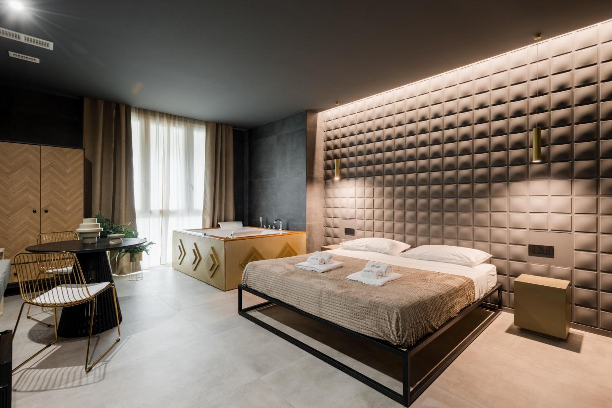 Suite with Spa Bath