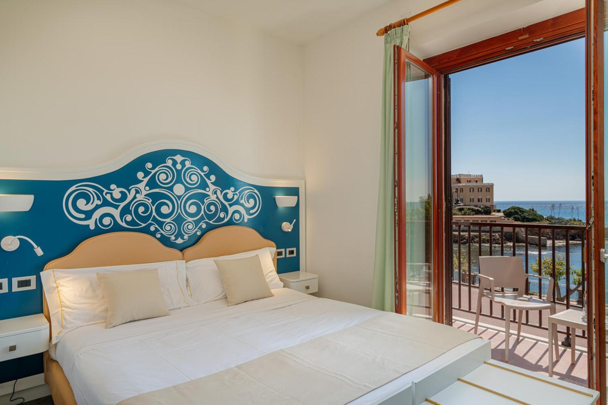 Superior Double or Twin Room with Sea View,665387589:JPEG