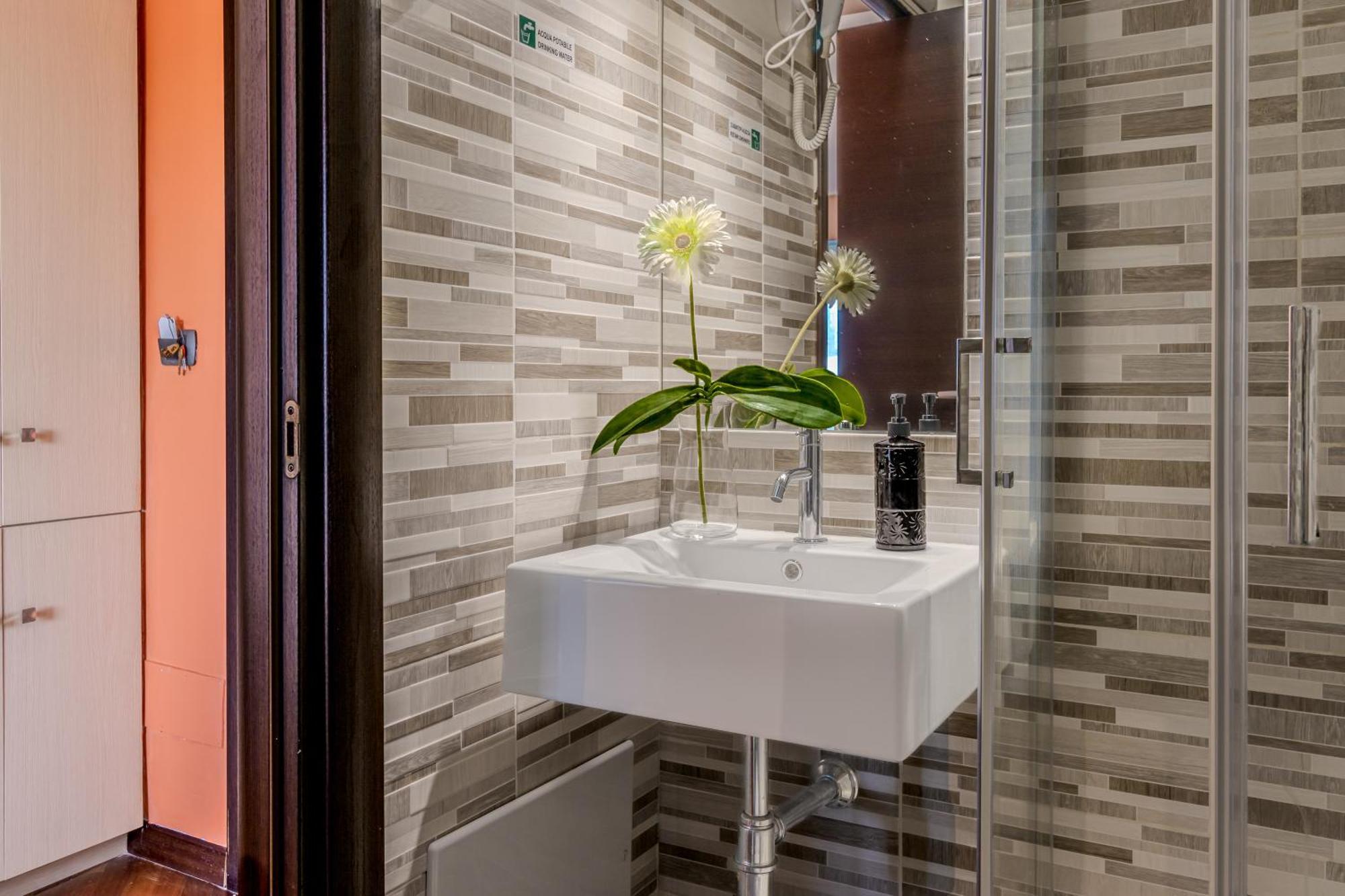 Double Room with Balcony,1580173212:JPEG