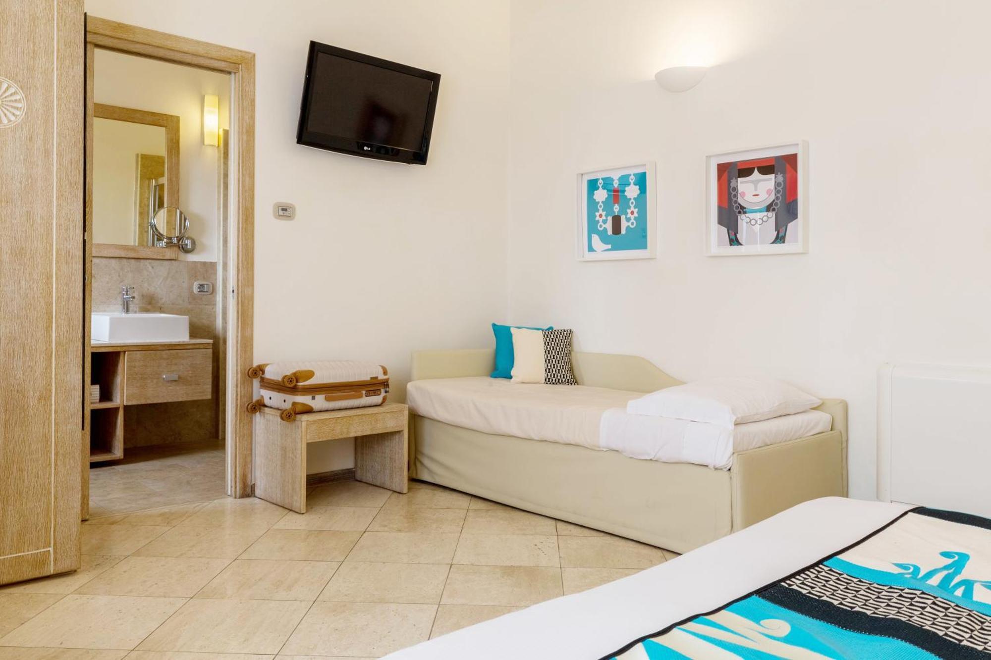 Triple Room