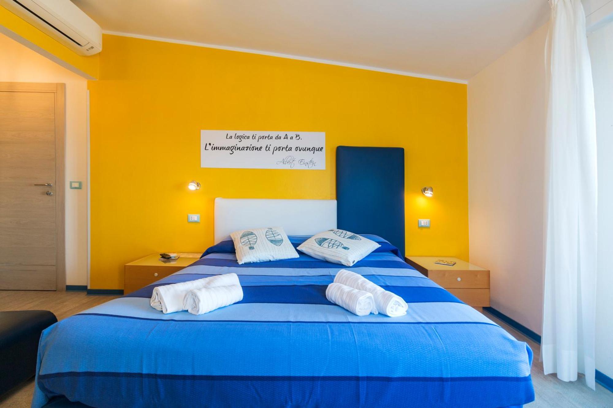 Tweepersoonskamer met Balkon en Uitzicht op Zee