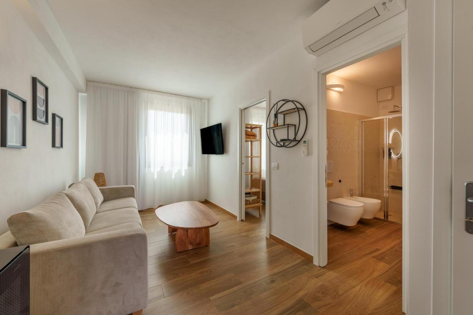 Deluxe Room,1597772585:JPEG