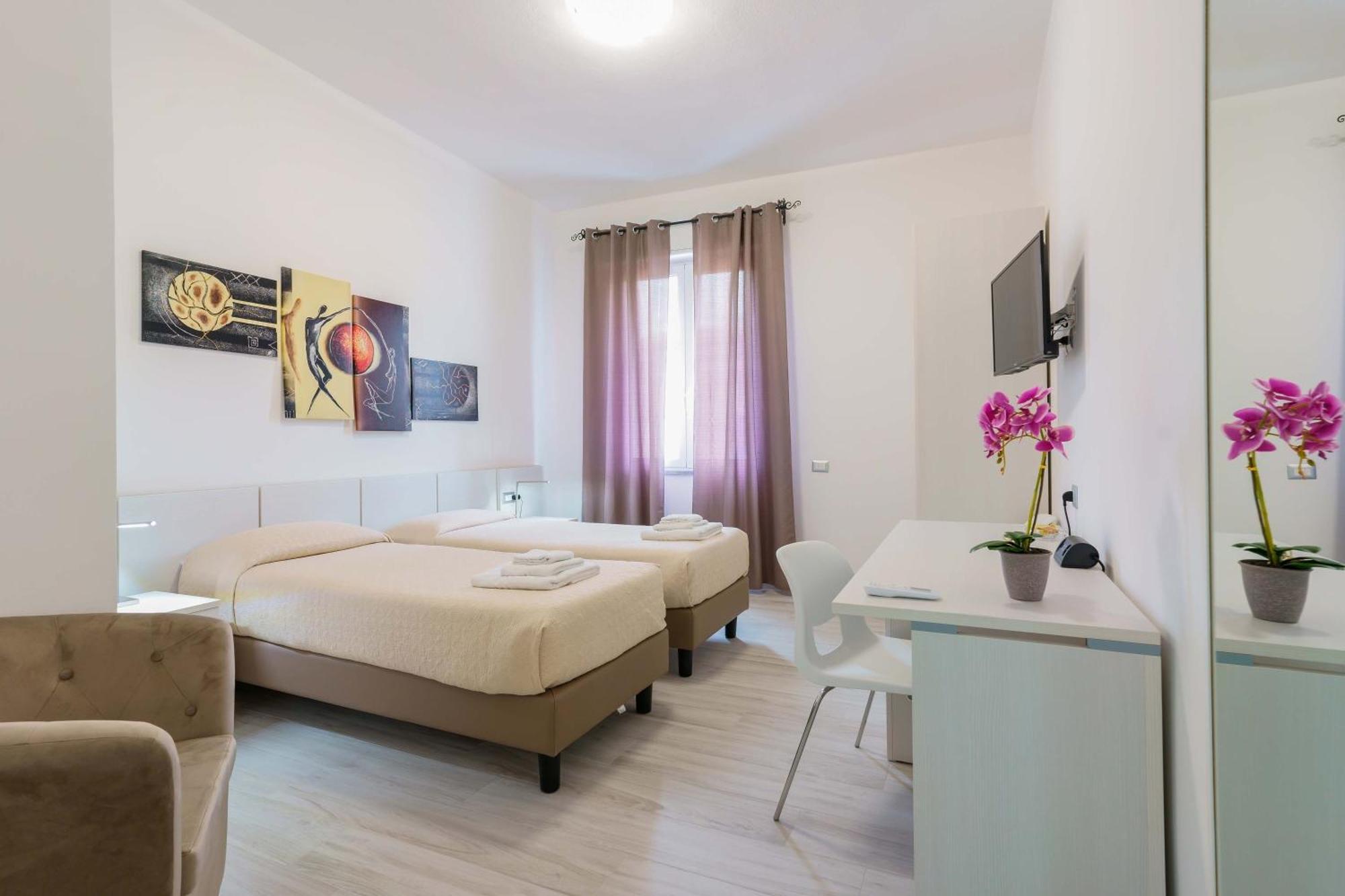 Double or Twin Room Private Bathroom
