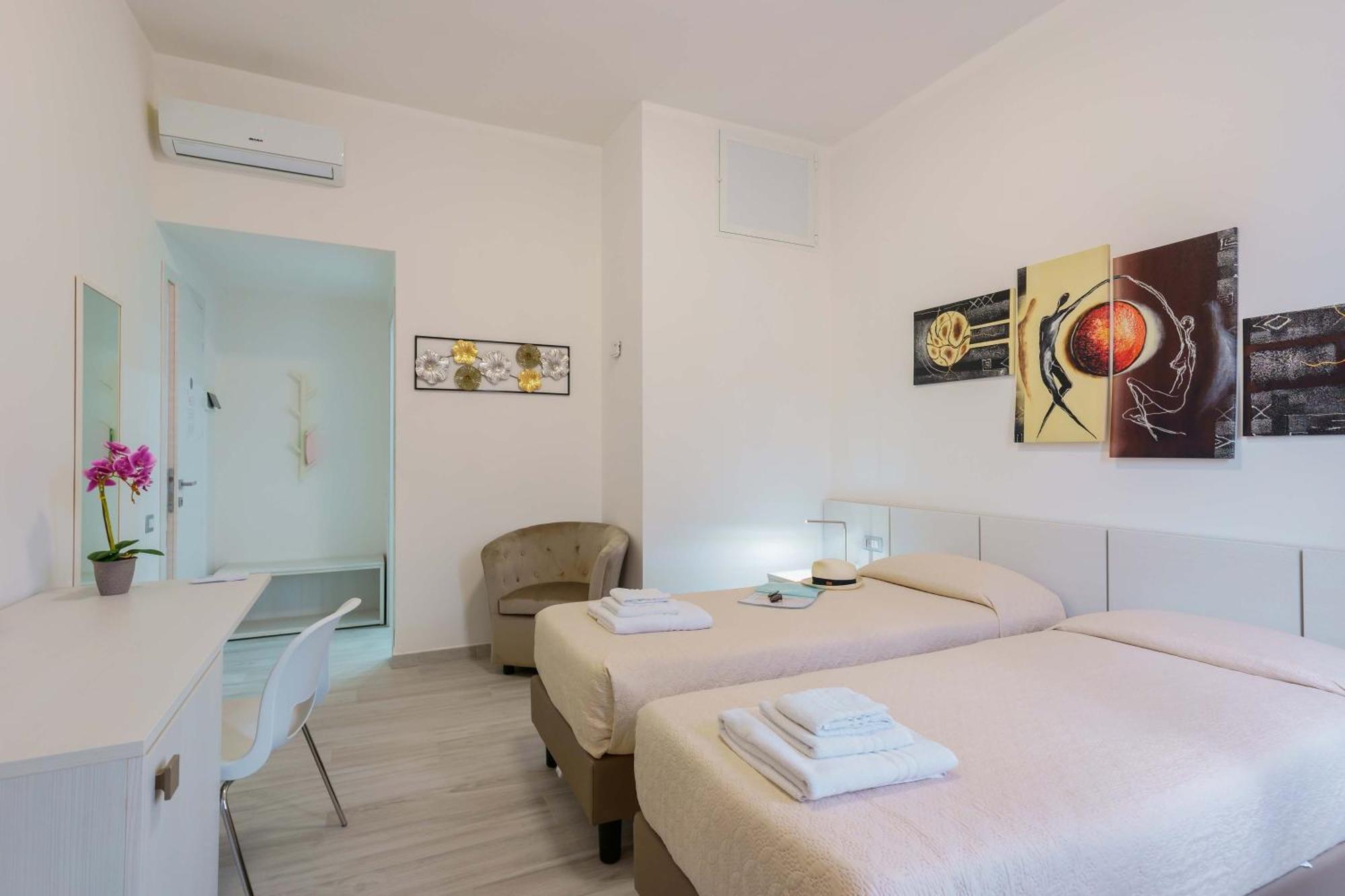 Double or Twin Room Private Bathroom