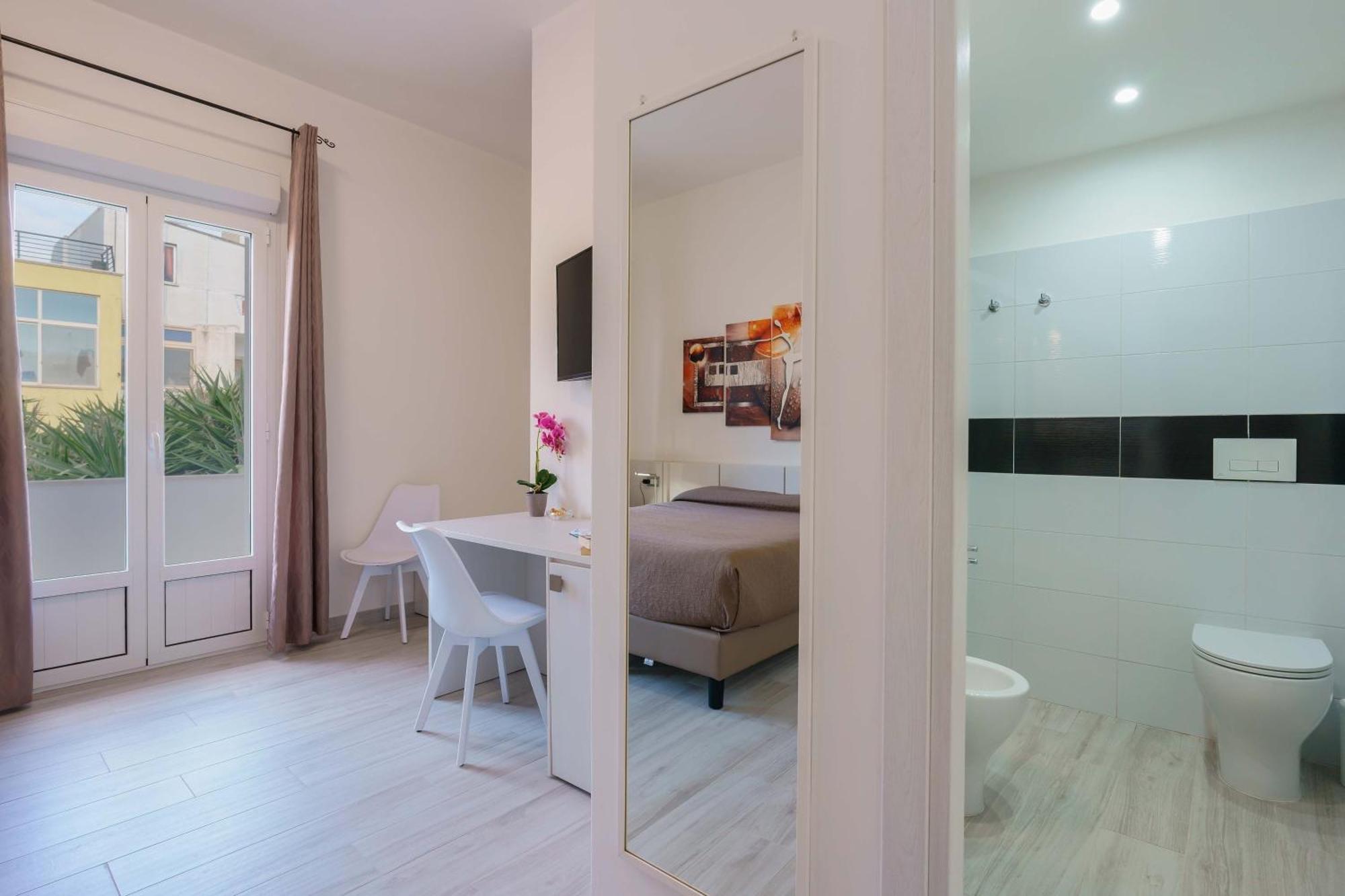 Double or Twin Room Private Bathroom