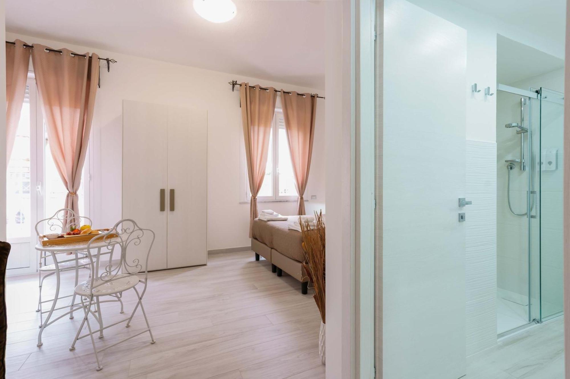 Double or Twin Room Private Bathroom