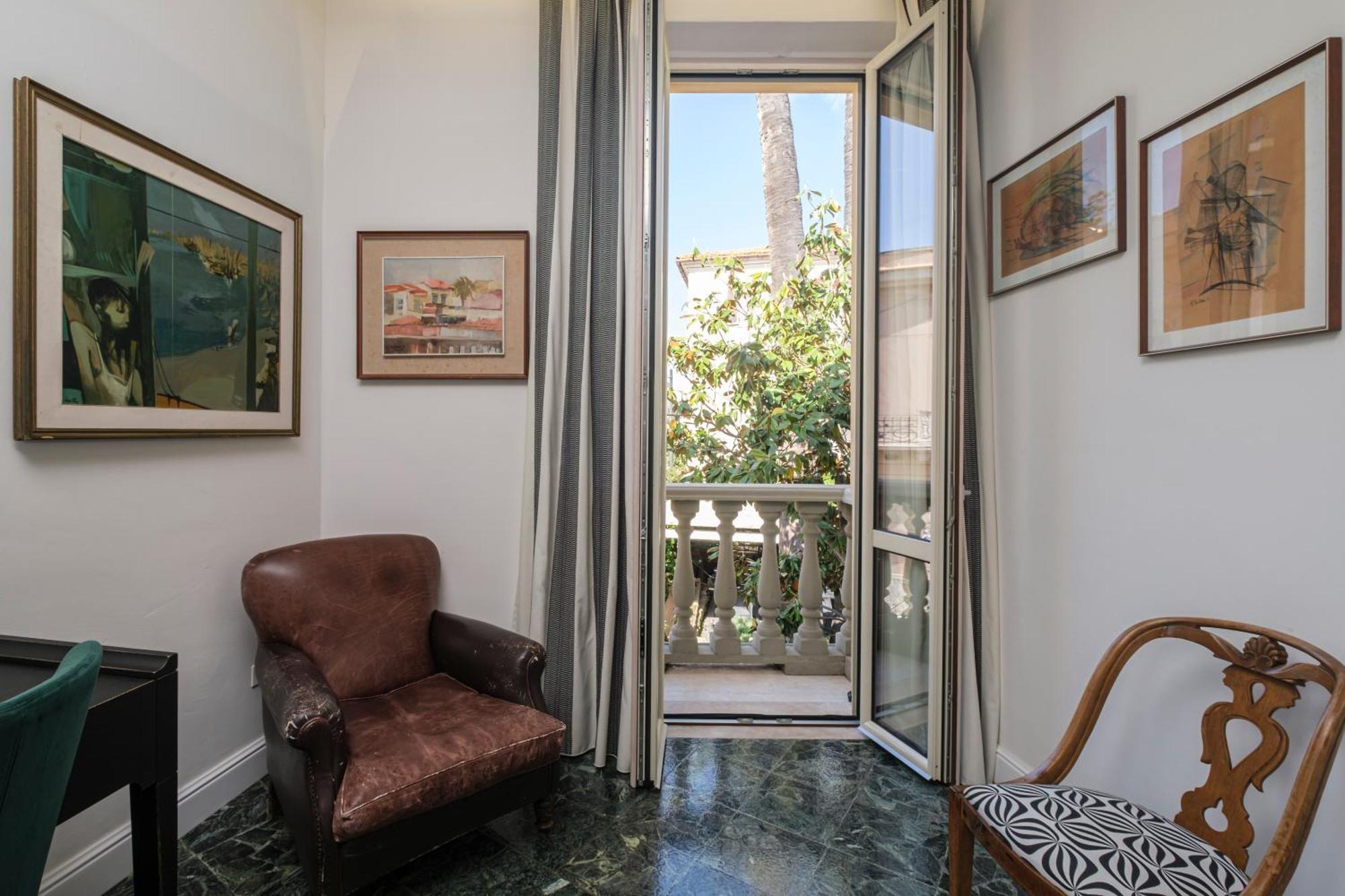Double Room Private Bathroom
