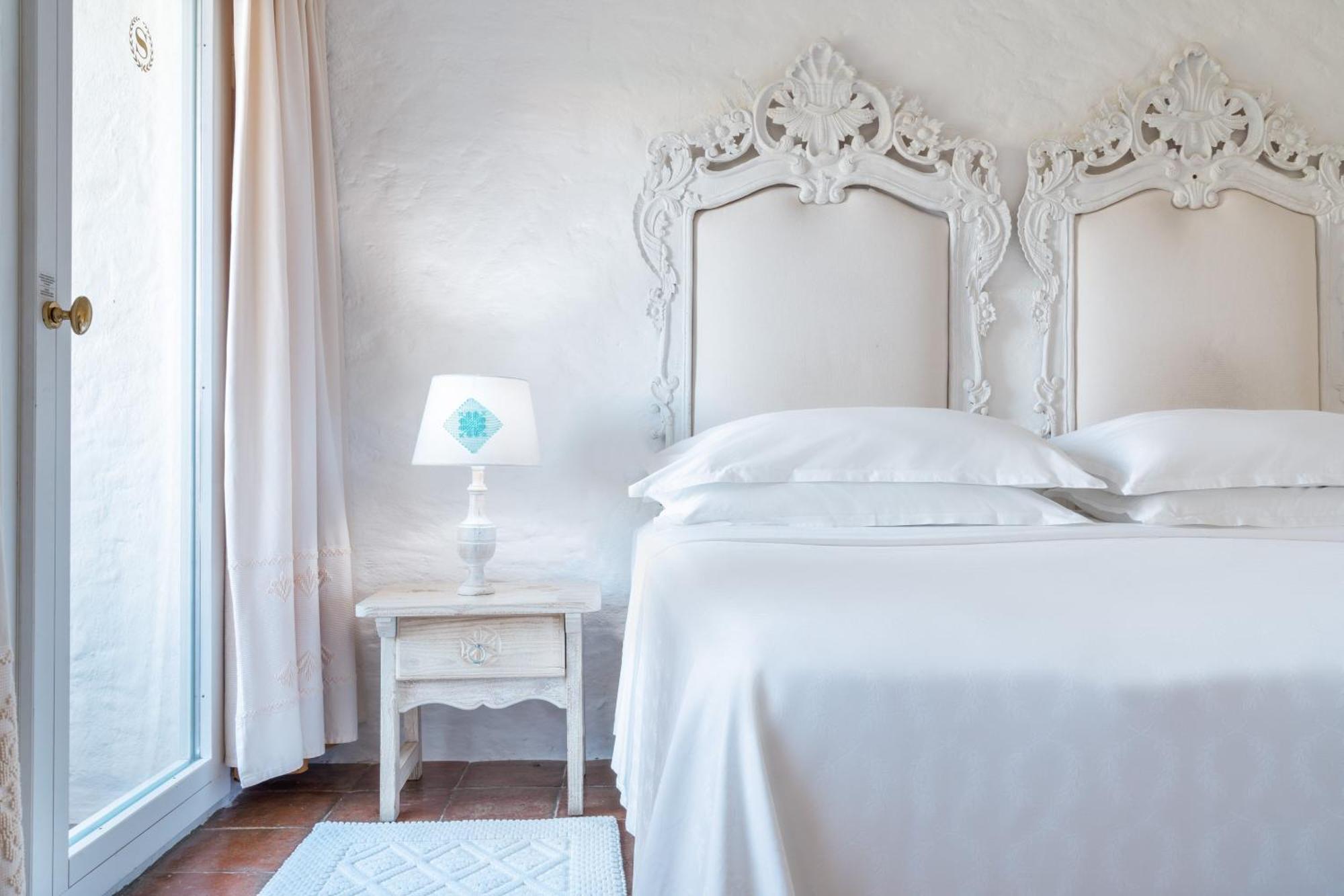 Superior Double Room king size bed courtyard View terrace