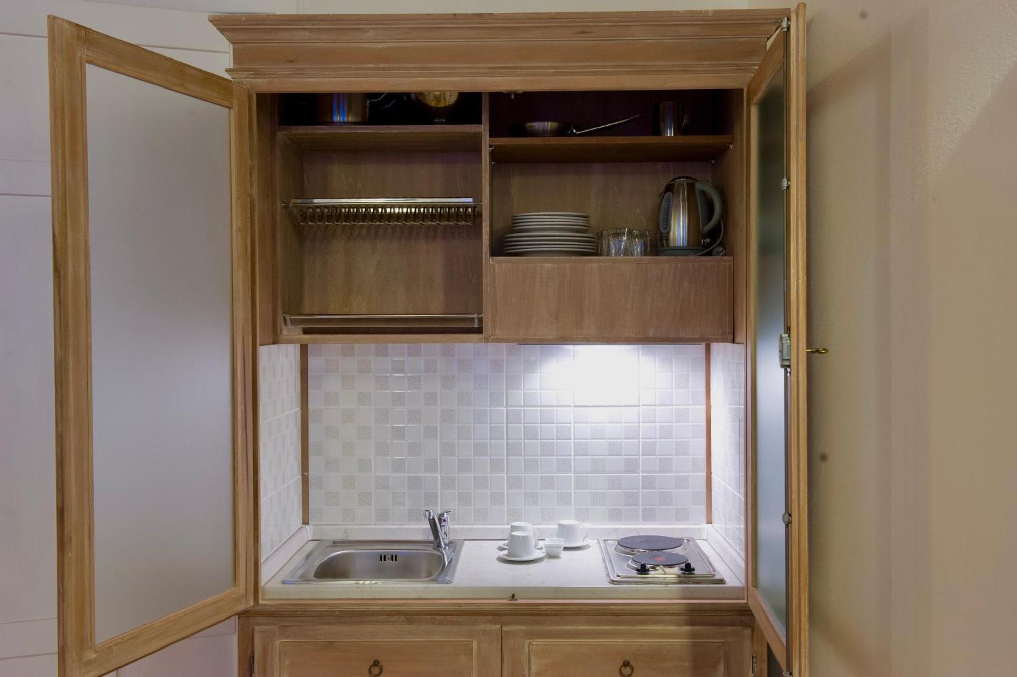 Deluxe One-Bedroom Apartment,1742947236:JPEG