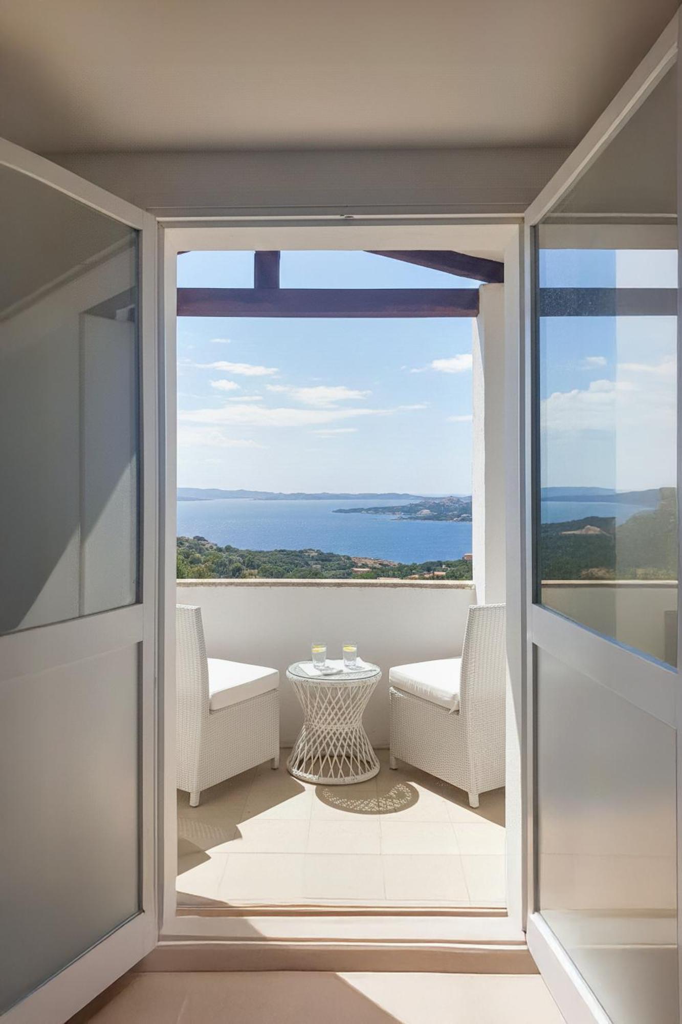 Doppelzimmer mit Balkon und Meerblick