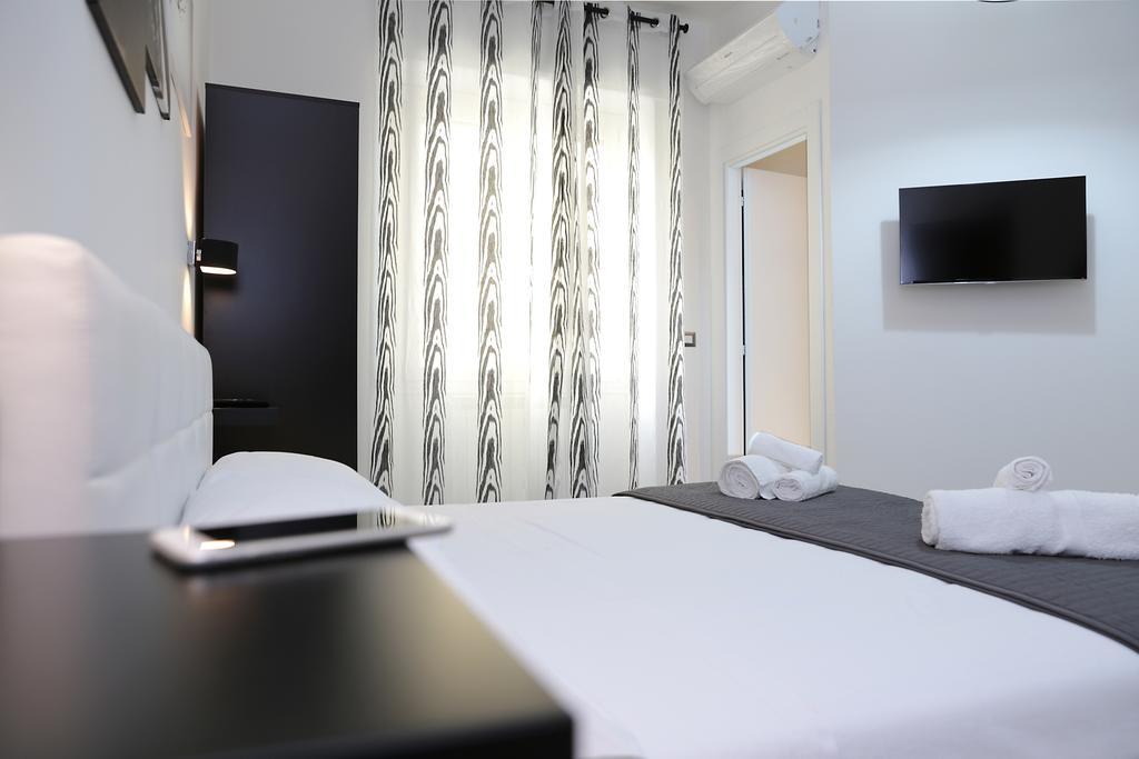 Double Room,200159638:JPEG