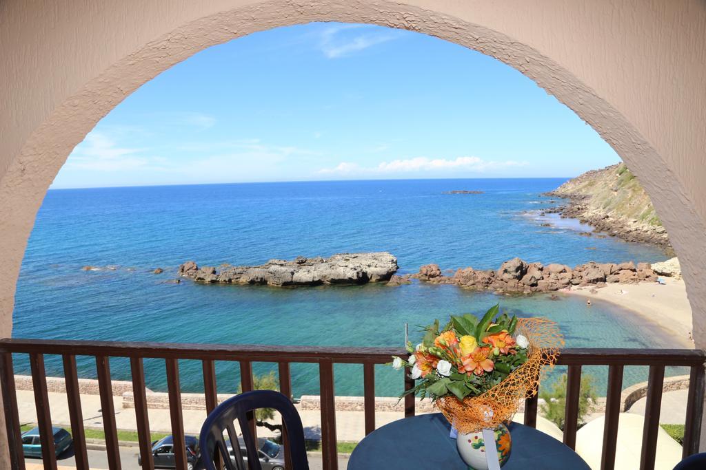 Camera Matrimoniale con Balcone e Vista Mare