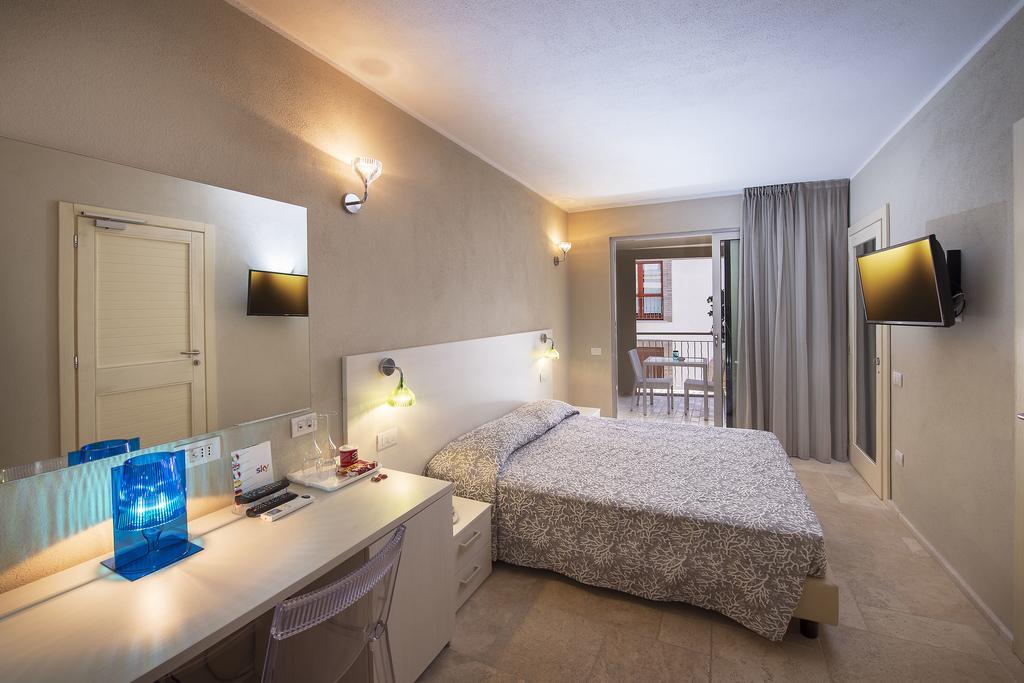Deluxe Double Room with Balcony,1556278144:JPEG