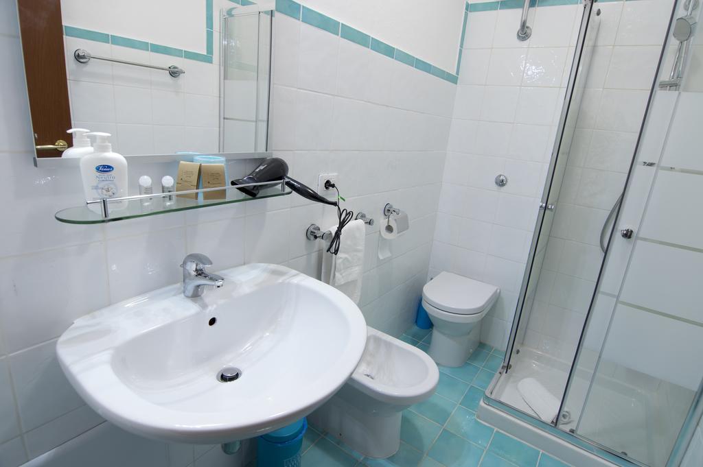 Single Room Private Bathroom