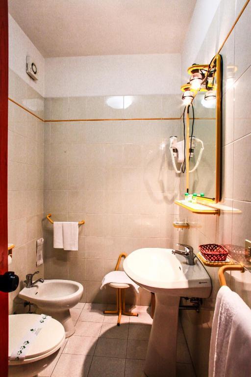 Chambre Lits Jumeaux avec Salle de Bains Privative