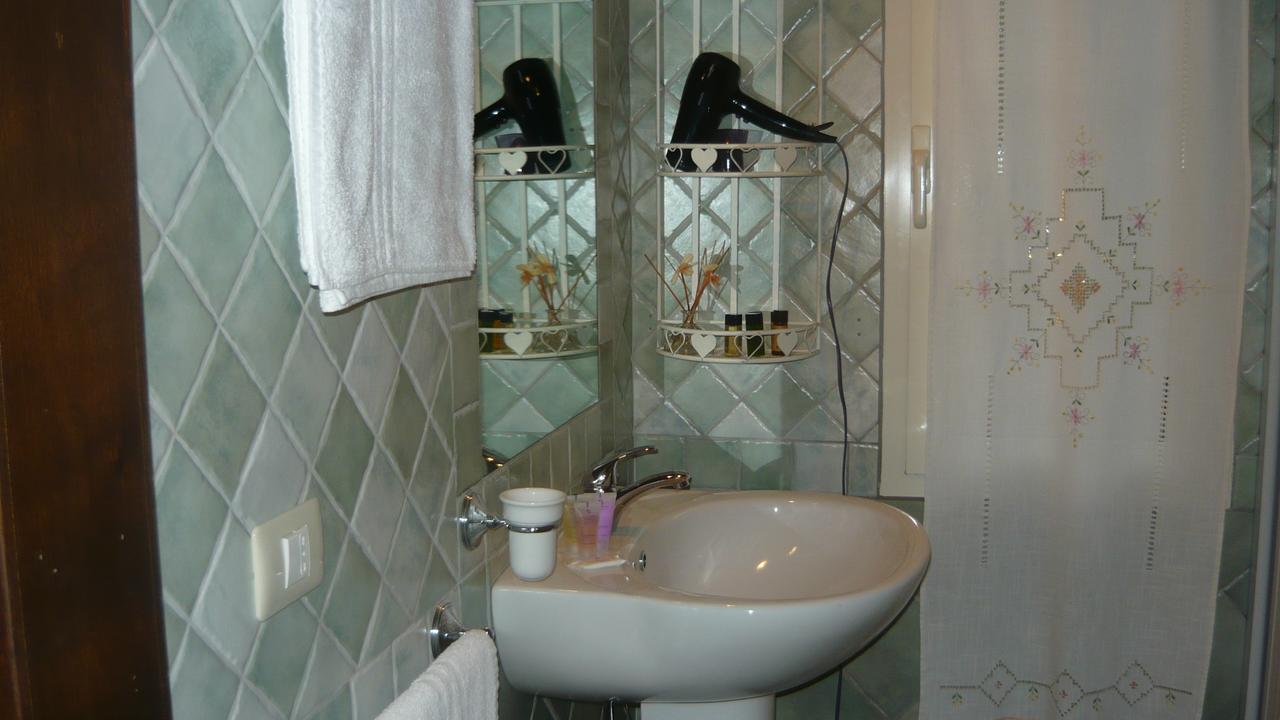 Doppel- oder Zweibettzimmer