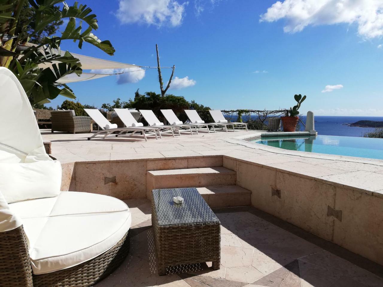 King Suite Pool View