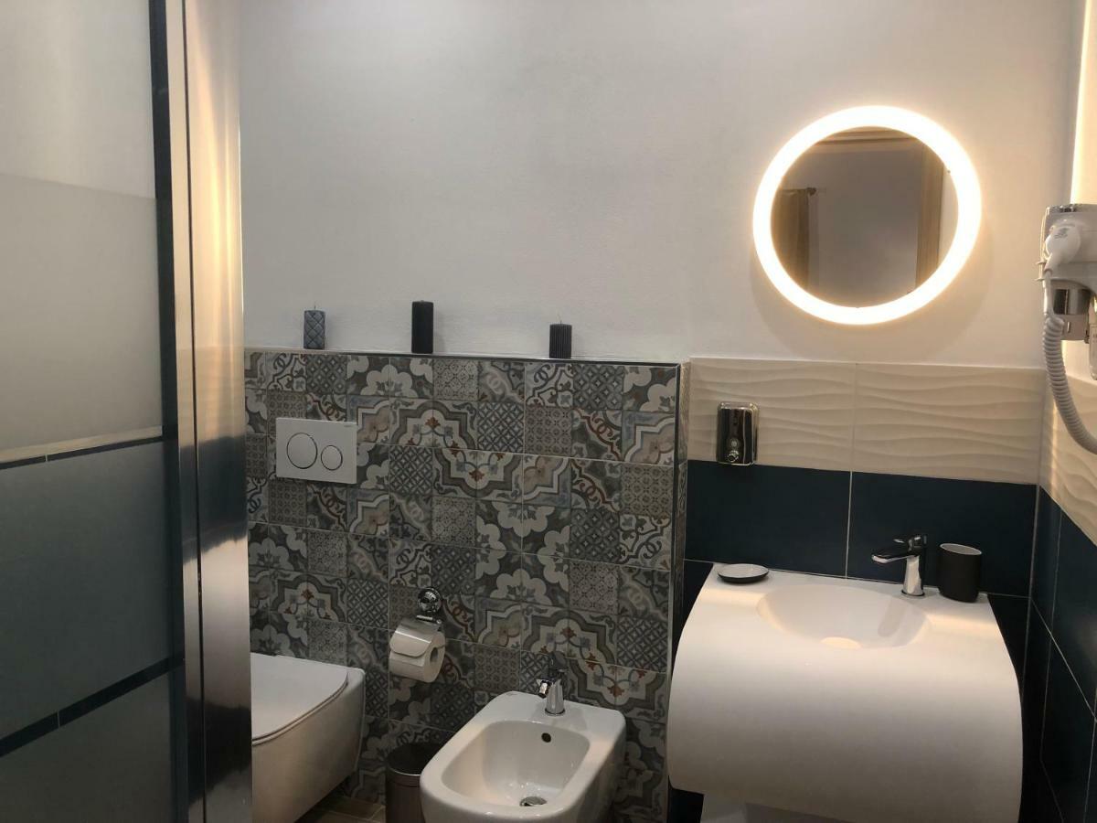Double Room Private Bathroom