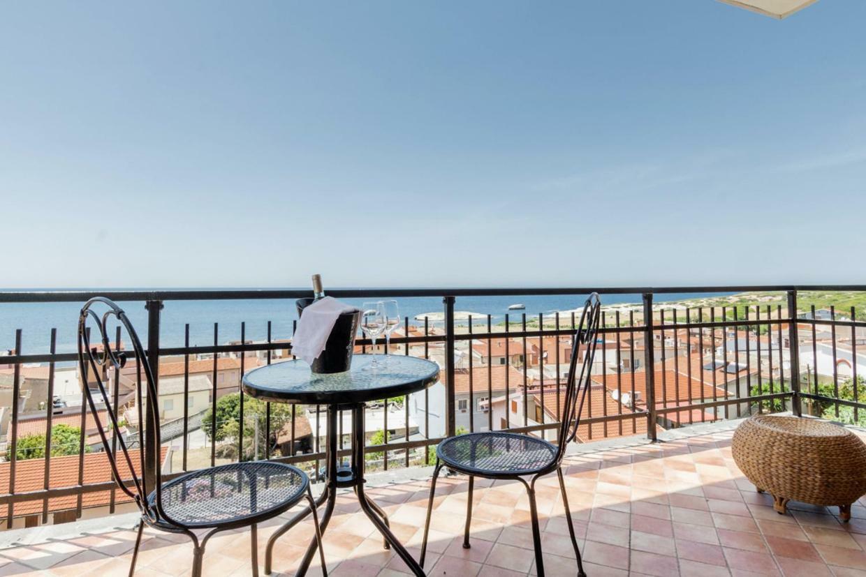 Camera Matrimoniale con Balcone e Vista Mare