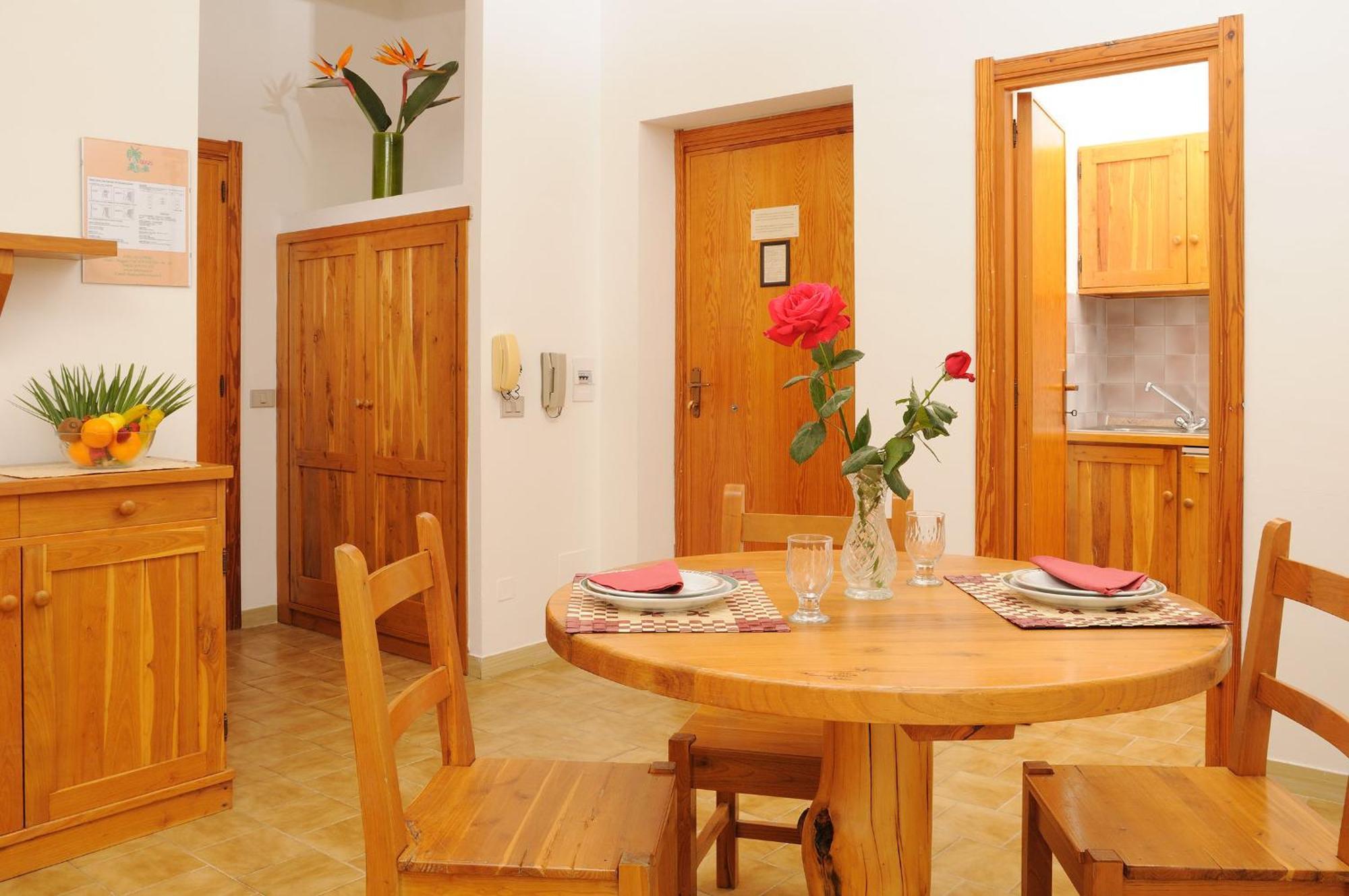 Economy One-Bedroom Apartment,1347627917:JPEG