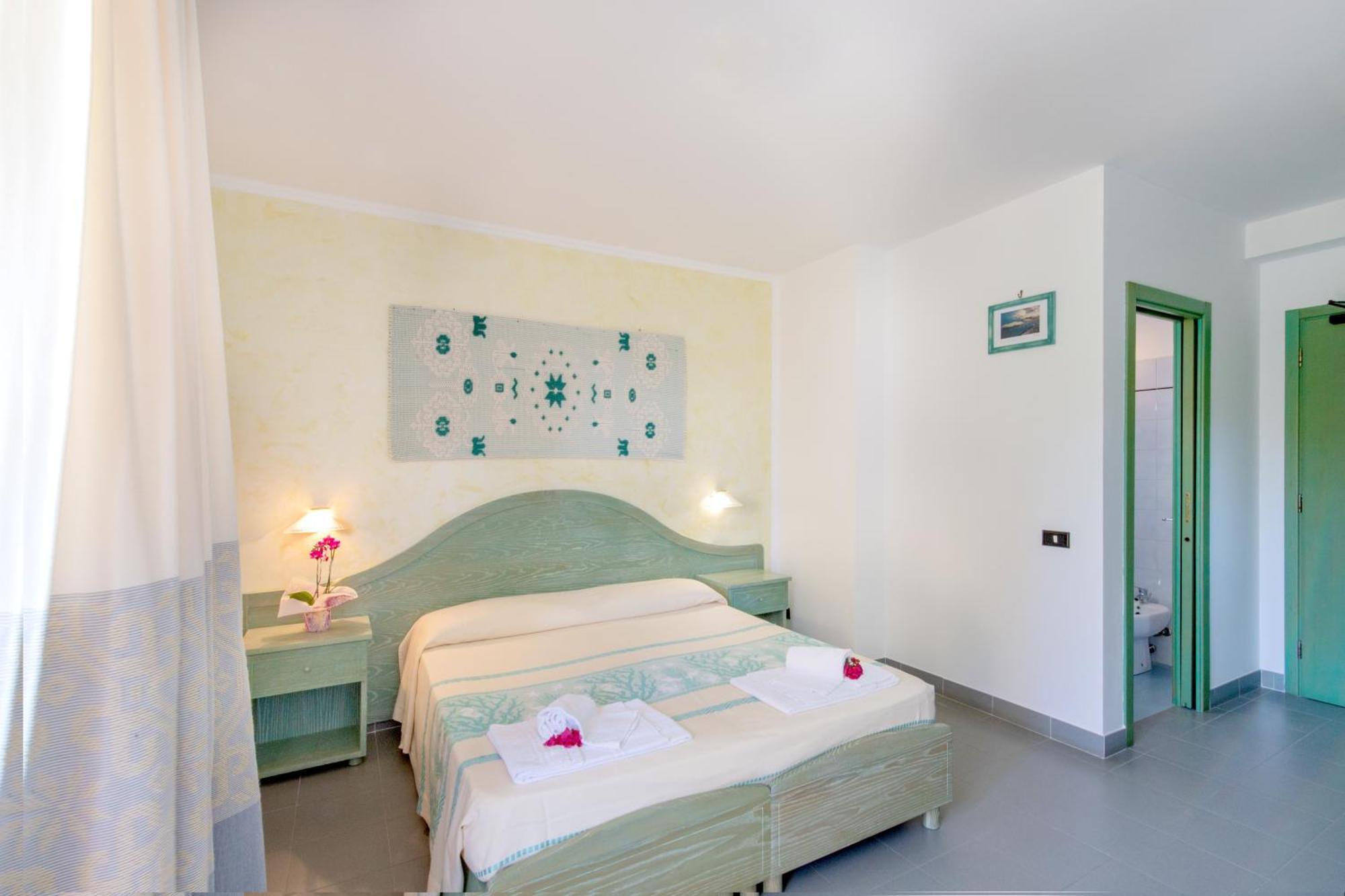 Camera Matrimoniale con Letto Supplementare
