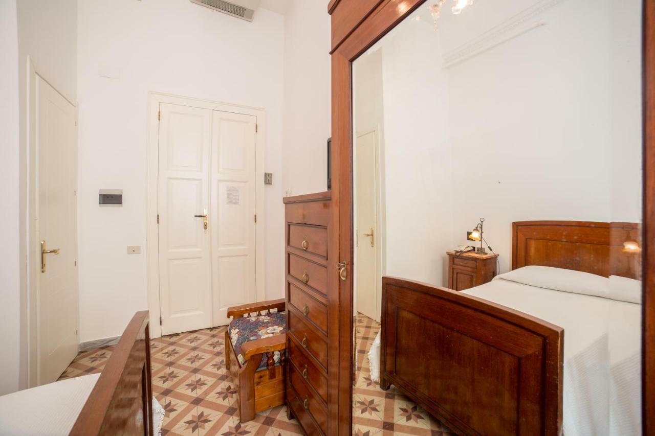 Single Room,856494278:JPEG