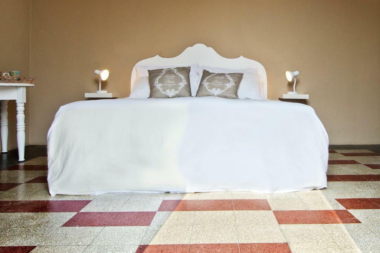 Tweepersoonskamer met 1 of 2 Bedden en Eigen Externe Badkamer