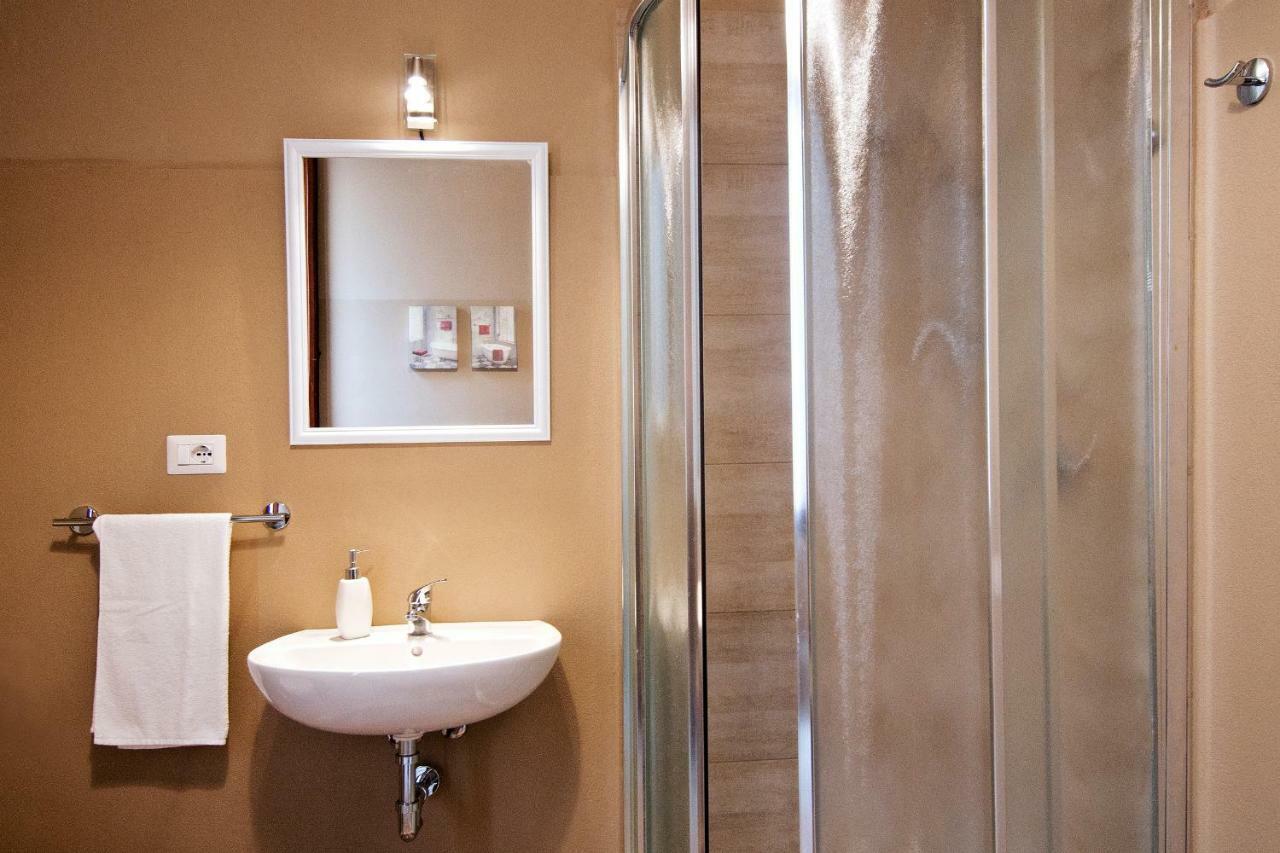 Vierpersoonskamer met Eigen Externe Badkamer
