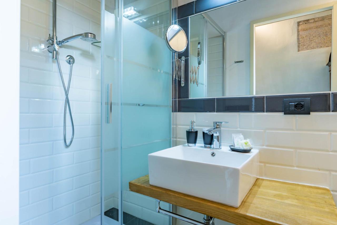 Double or Twin Room Private Bathroom