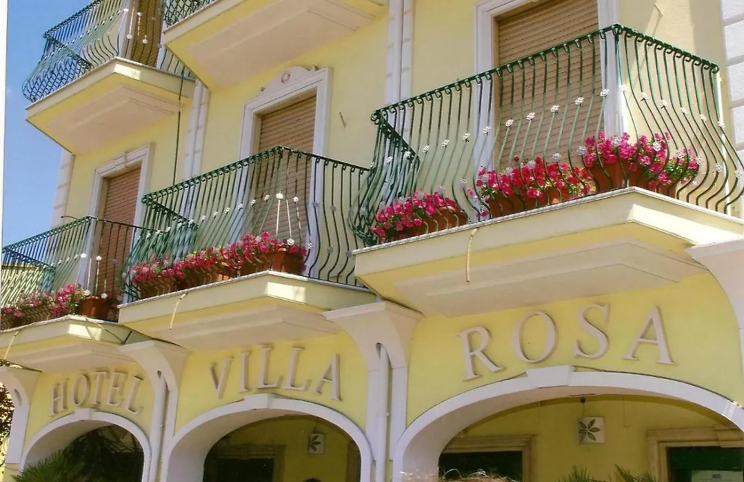 Hotel Villarosa con Vespa Rent-1