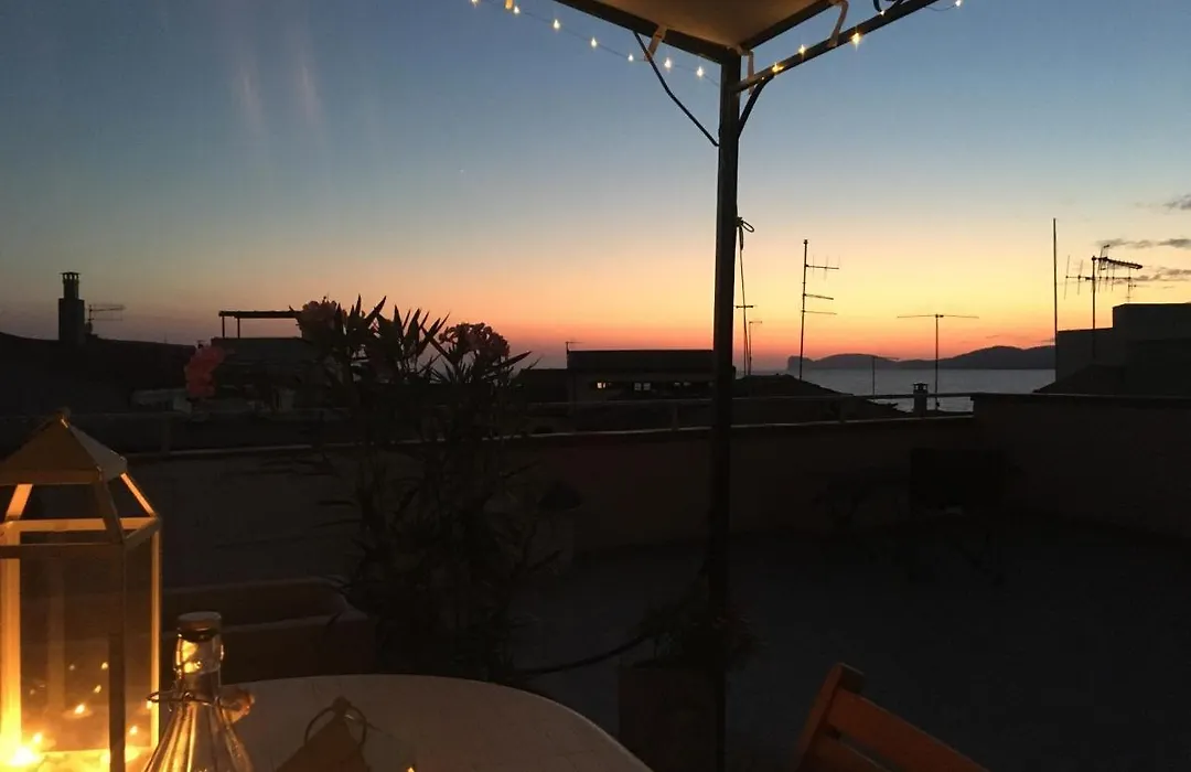 Appartamento Con Grande Terrazza Sul Mare-1