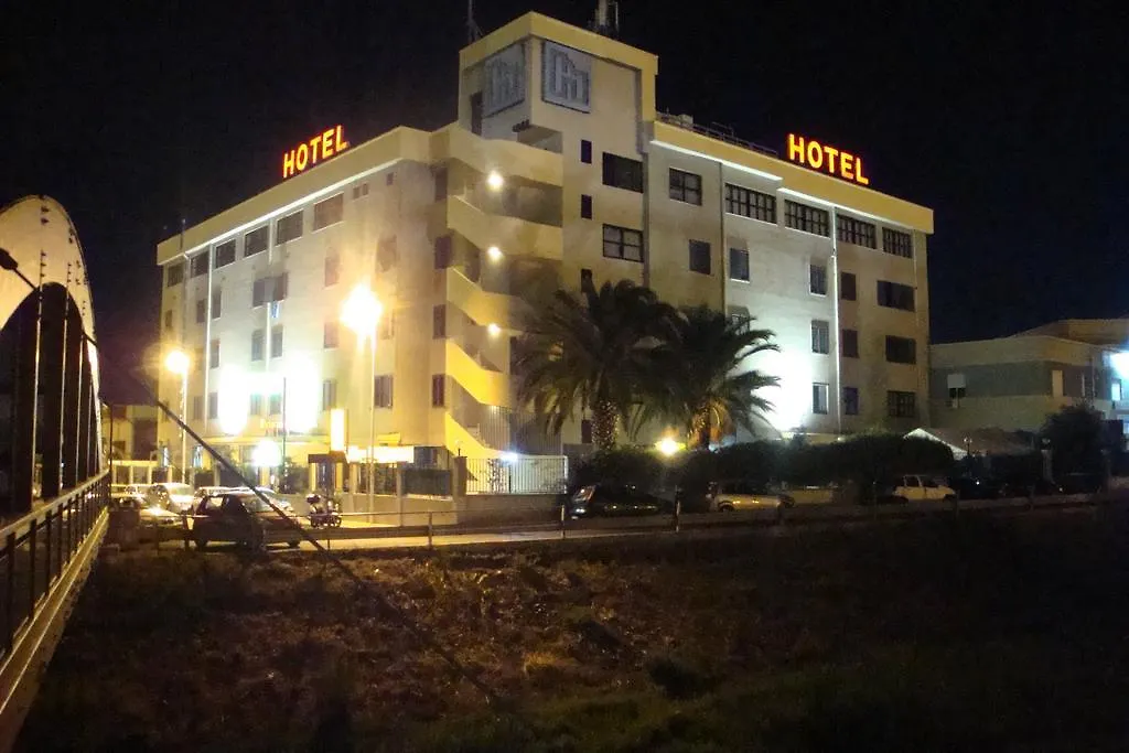 Hinterland Hotel-1