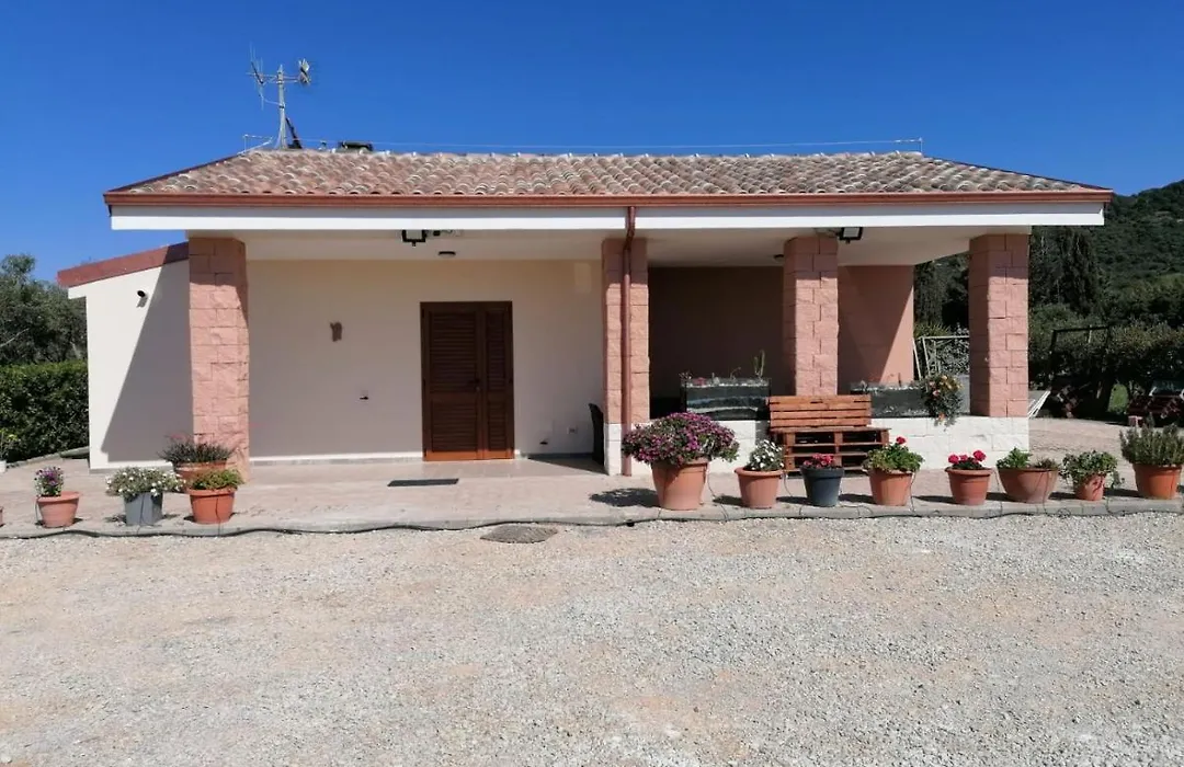 Villa con piscina Su Conte-1
