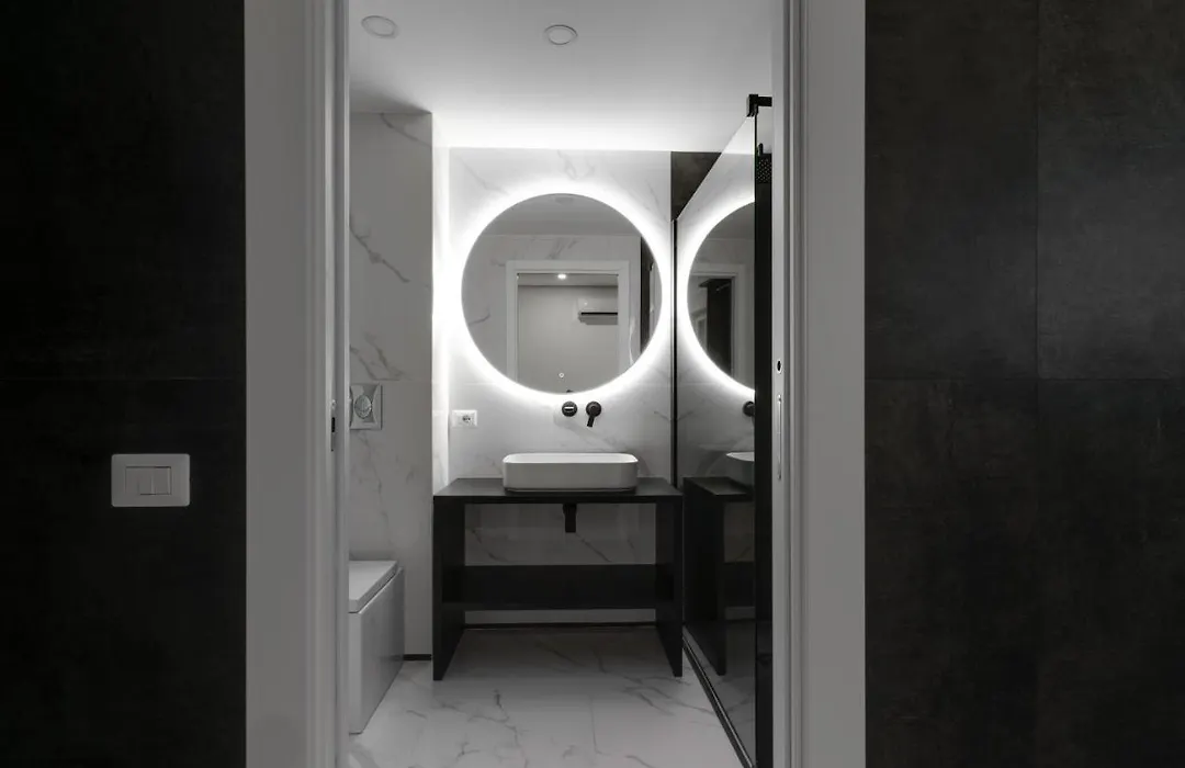 The Crown Black And White Rooms-1