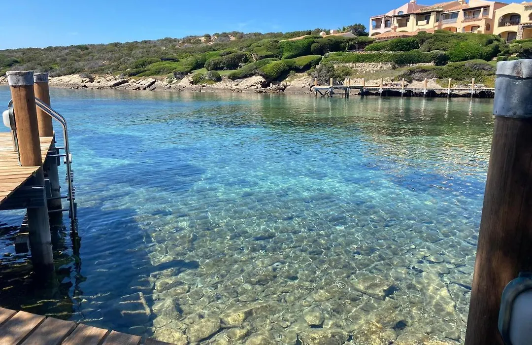Lovely 2 Bedroom Newly Refurbished Flat By The Sea-1