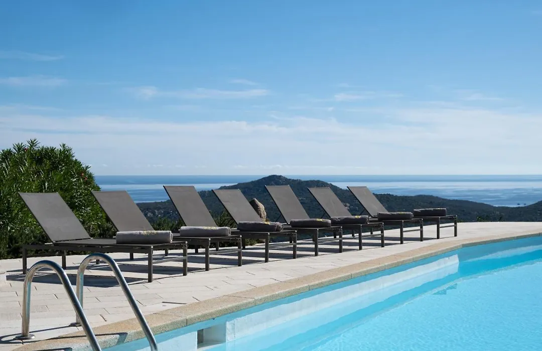 Villa Paradiso Con Piscina E Vista Mare-1