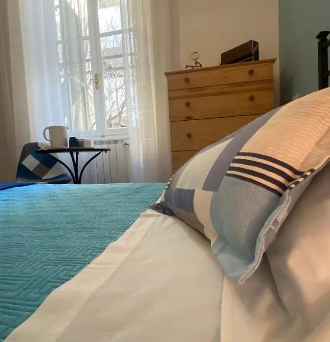 Iola Rooms - Q9416-1