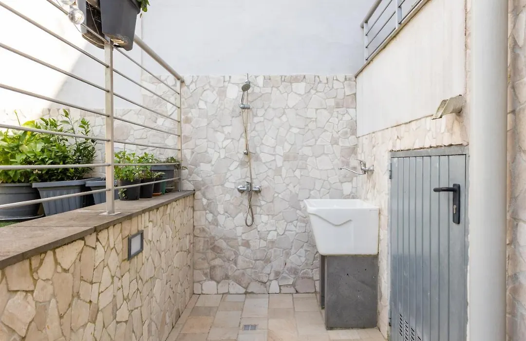 CAMERA con Parcheggio max 3PERS, BAGNO, Uso Cucina-1