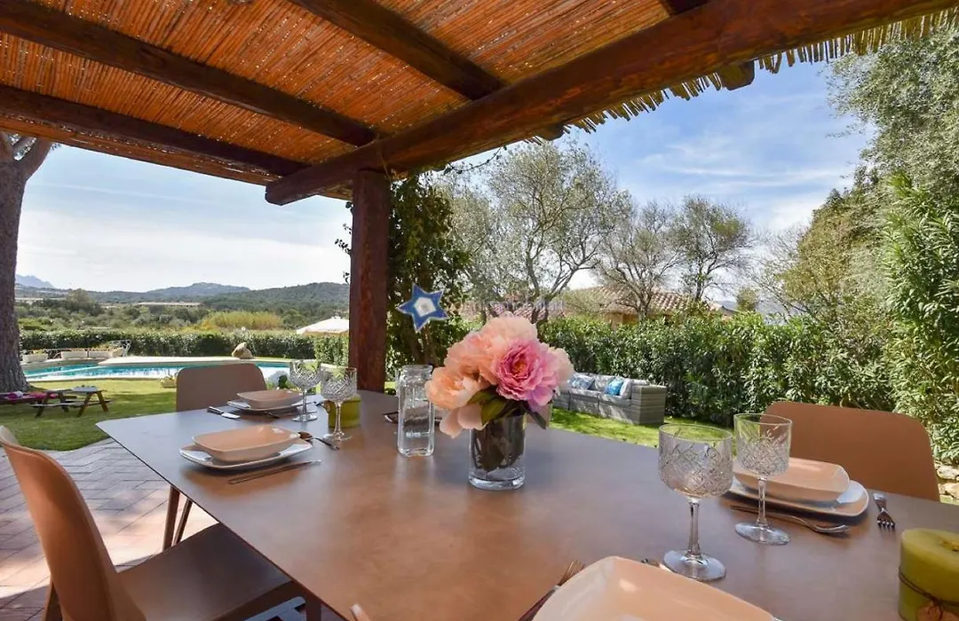 Villa Con Piscina Immersa In Un Meraviglioso Giardino - Wonderful Villa With Pool And Spacious Garden-1