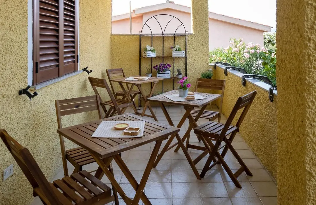 B&B Da Laura San Teodoro-1